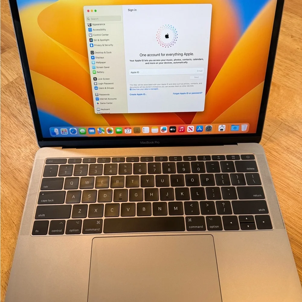Apple MacBook Silver Laptop with Aluminum Body and macOS Ventura 2017